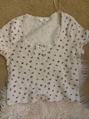 Kickers White Cropped Waffle Knit Top with Mauve Floral Print